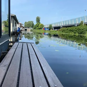 Unieke Woonark Met Privetuin En Free Parking. Rotterdam